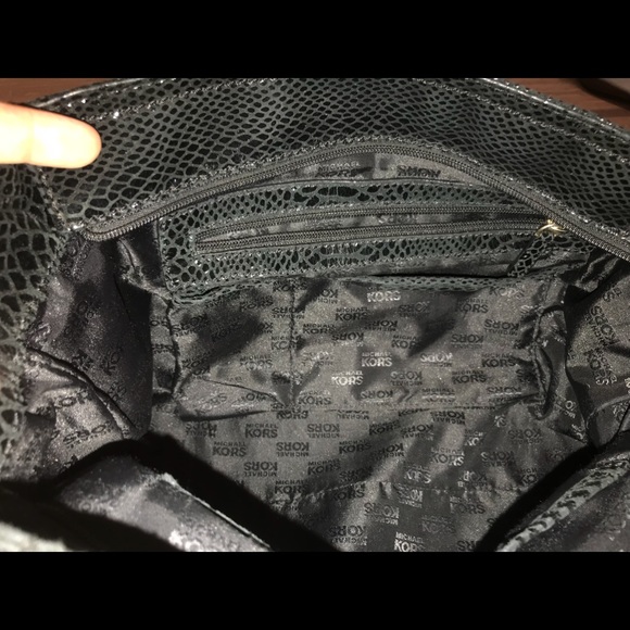 Michael Kors tote - Picture 7 of 8